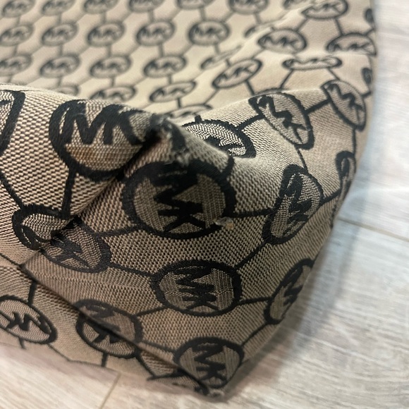 Authentic Large Michael Kors bag - Picture 12 of 16